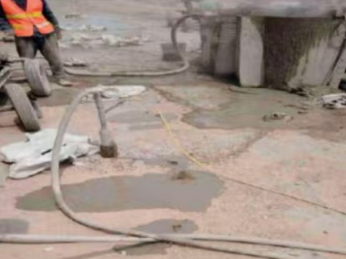 山西水泥混凝土路面板底注浆技术 路面脱空注浆整治方案