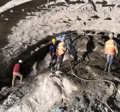 山西拱顶带模注浆料的施工流程及注意事项